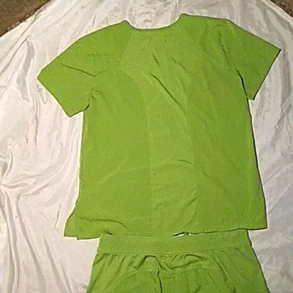 koi Lime Green Scrub Outfit. - Picture 4 of 5